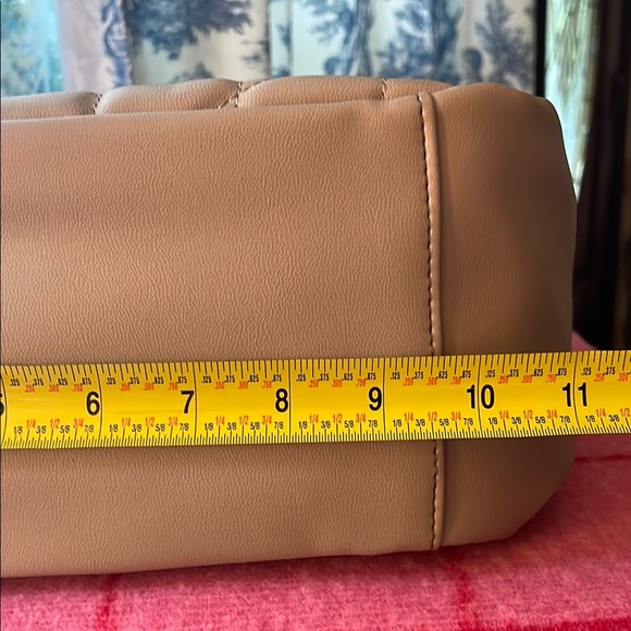 Steve Madden Tan Gold Quilted Shoulder Bag - Picture 4 of 7